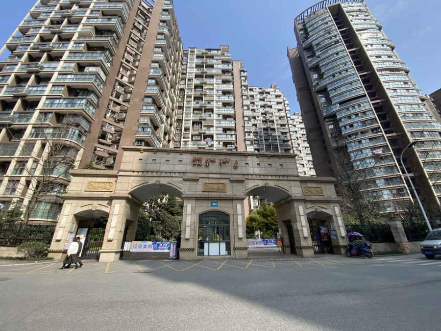成都市龙泉驿区星光东路99号附霏红榭号9栋2单元9楼904号房屋