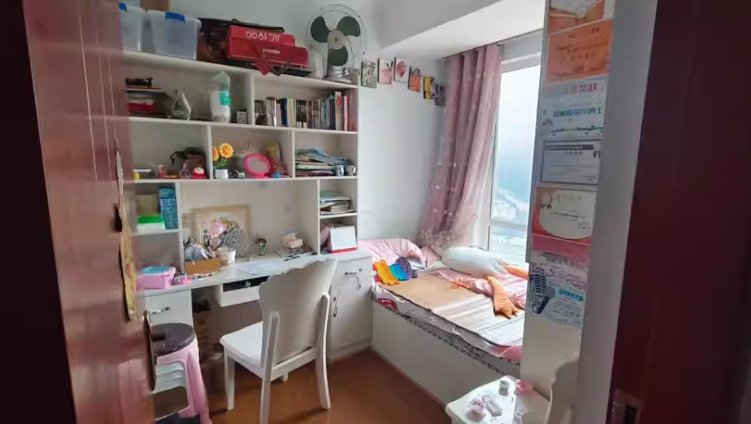 位于红光镇鹃兴路666号9栋1单元22层2203号