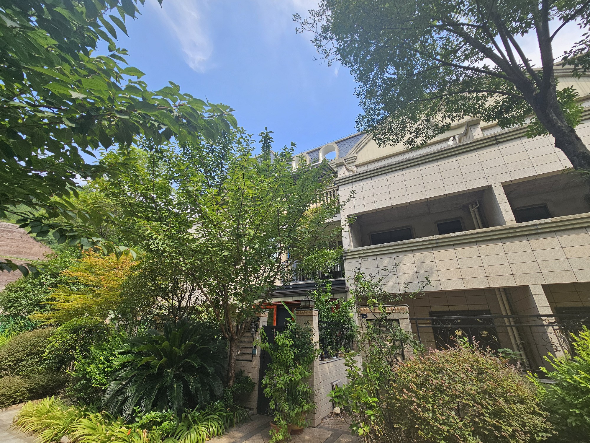 广元市利州区大石镇前进村建联·香颂湾8幢1-1-2号住宅