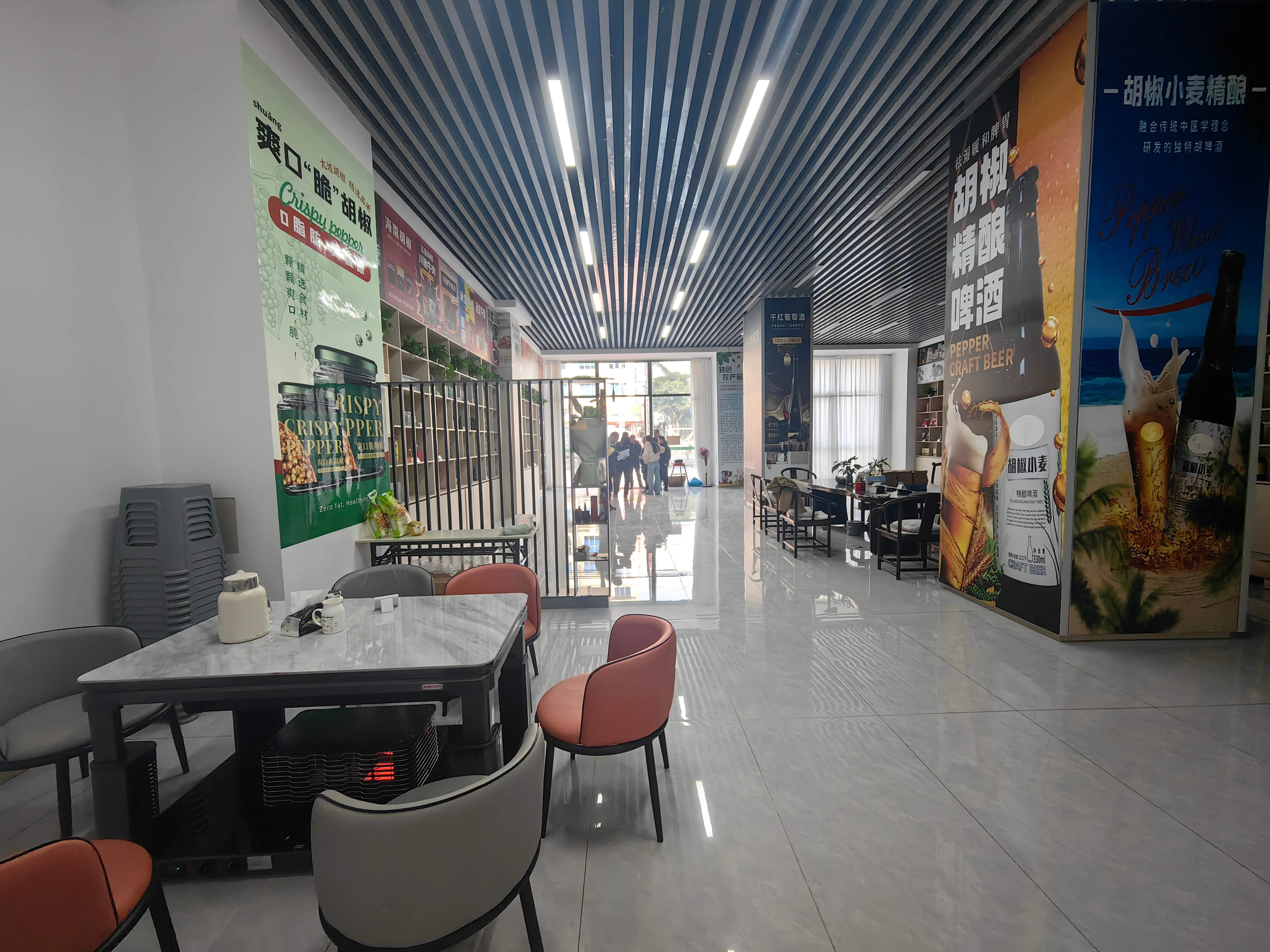 广元市利州区嘉陵办事处蜀门北路广元凤凰城 1 栋 1-5 号商业用房