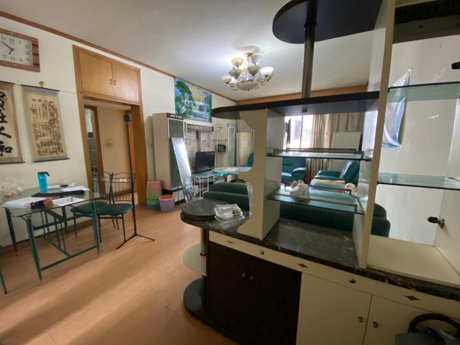 成都市新都区新都镇建设路62号1栋5单元6楼5号房屋、装修及室内物品