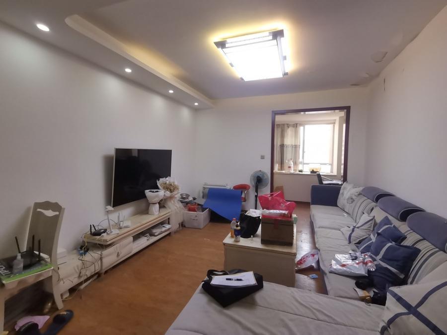 成都市龙泉驿区驿都中路928号5栋2单元24层2402号房屋