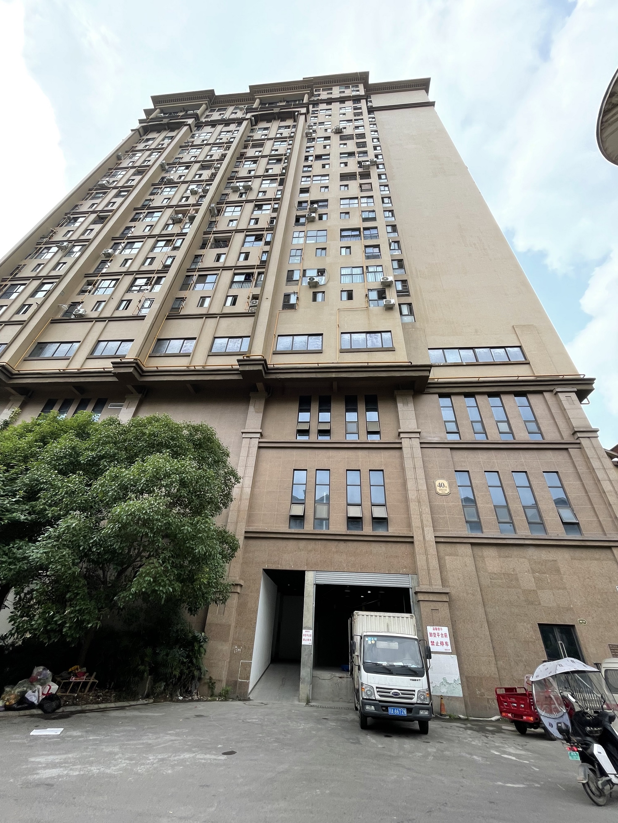 成都市龙泉驿区驿都西路3666号40栋2单元19-20层1930号房屋