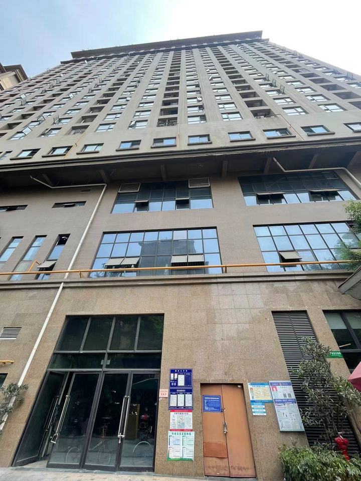 成都市龙泉驿区驿都西路3666号41栋1单元20层2009号房屋及附着装修