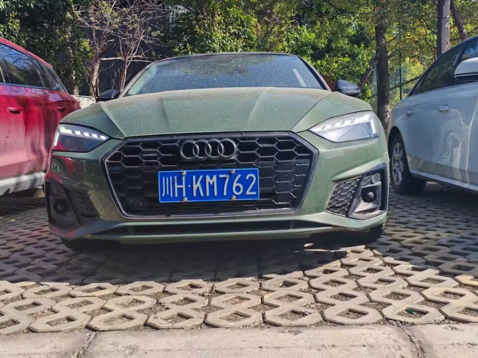 车牌为川HKM762奥迪牌A5汽车一辆