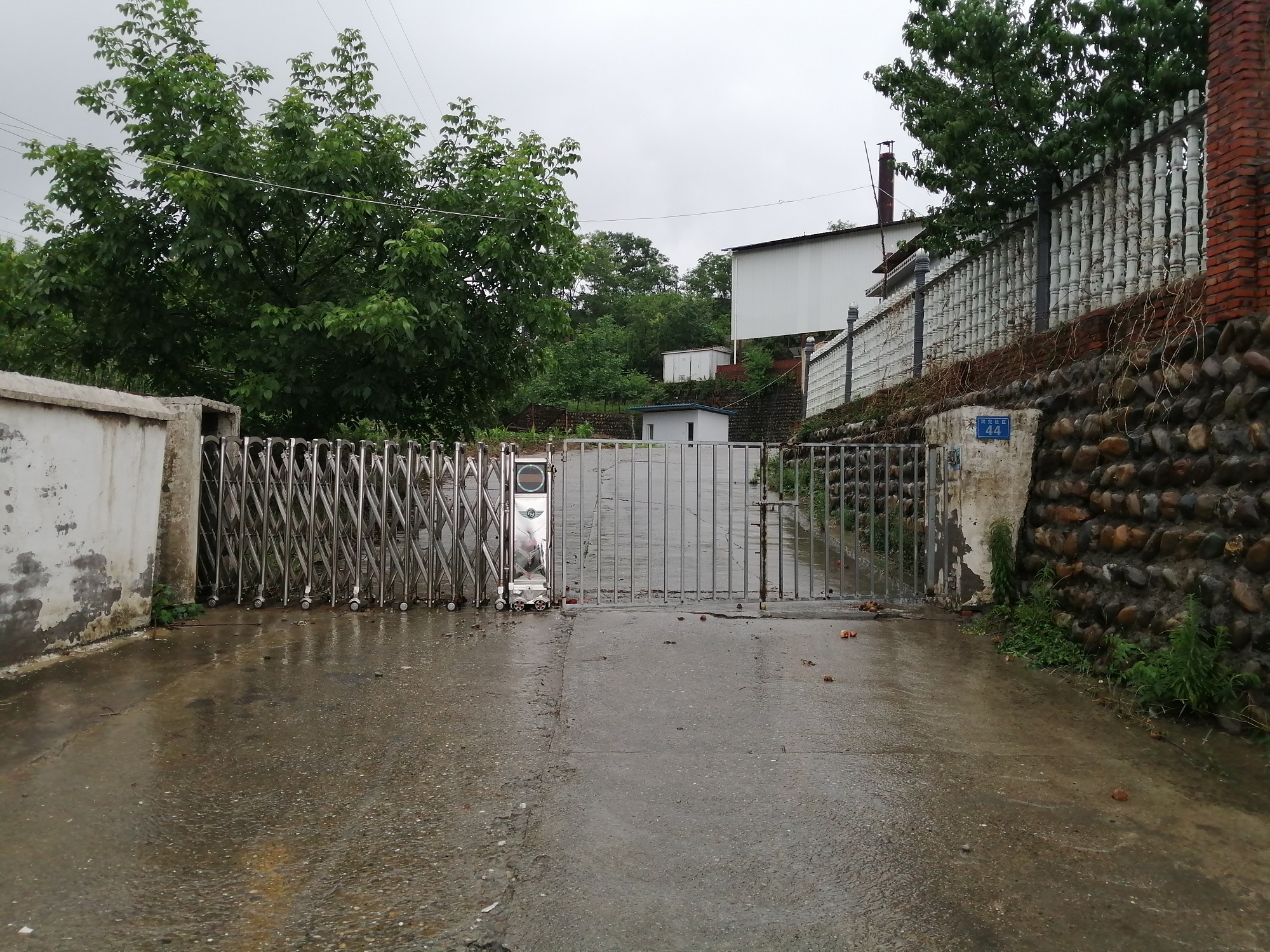 广元市宇重建材有限公司位于广元市经济开发区石龙办事处土地使用权、房屋建筑物及机械设备