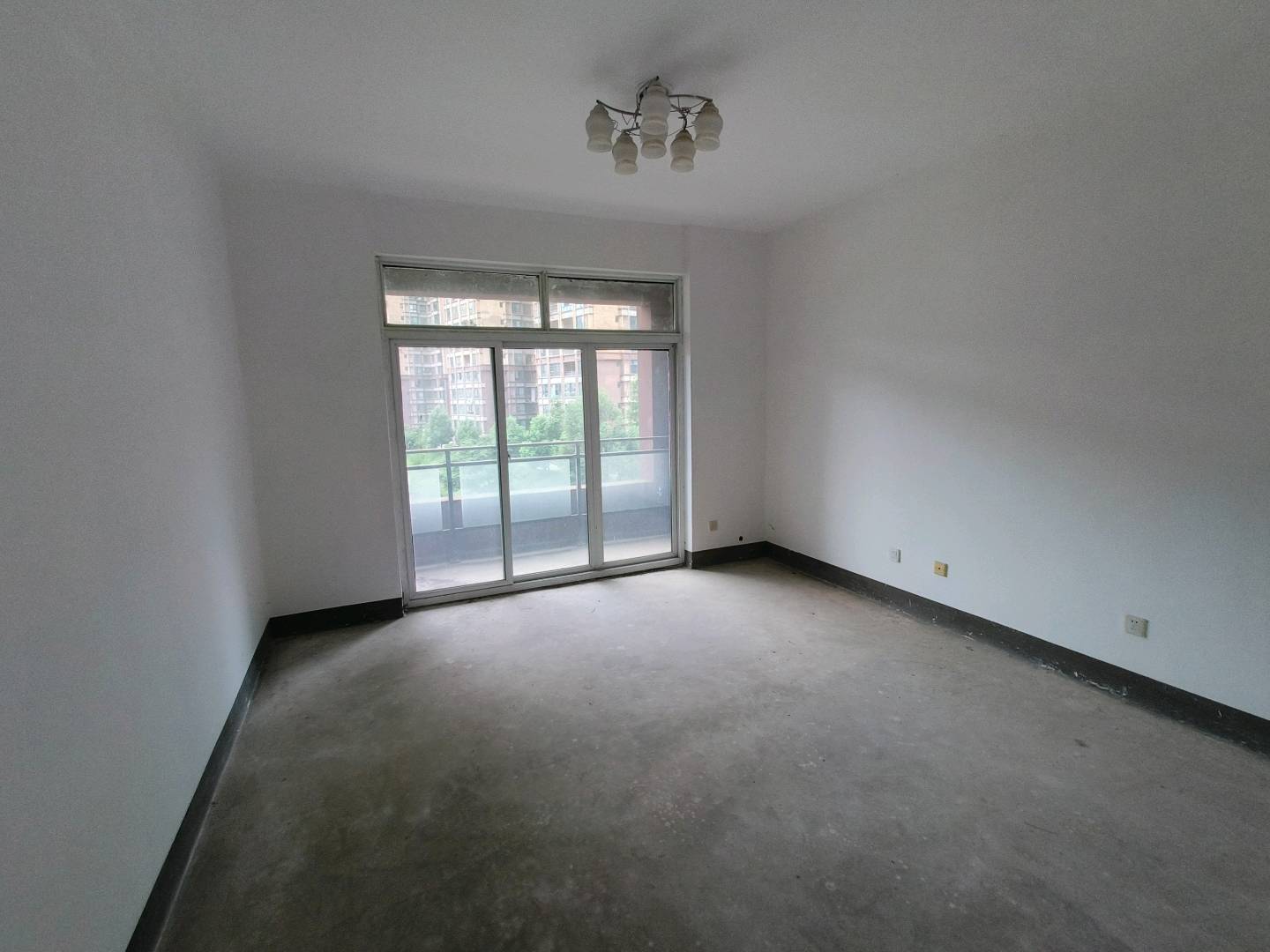 广元市利州区工农镇瓷窑铺社区二组工农棚户区一期A13幢1-5-4 号住宅