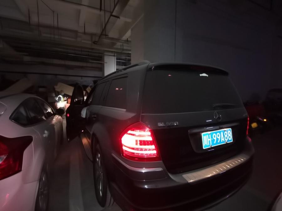 川H99A88奔驰车