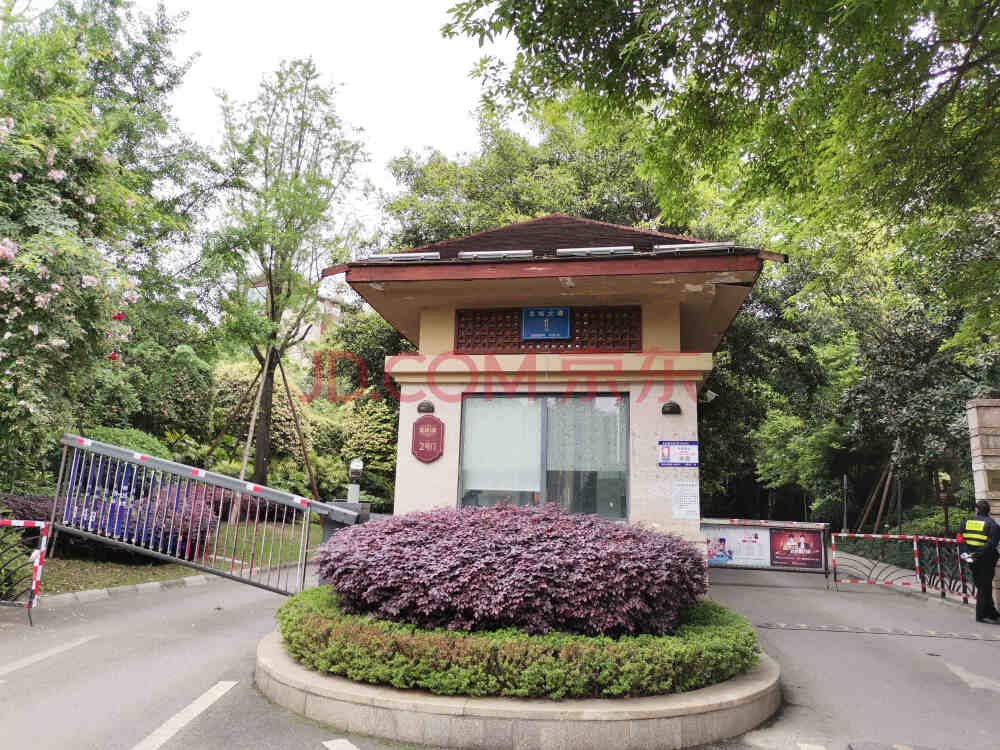 成都市龙泉驿区大面街道龙城大道1号龙城一号8栋-1层10号车位
