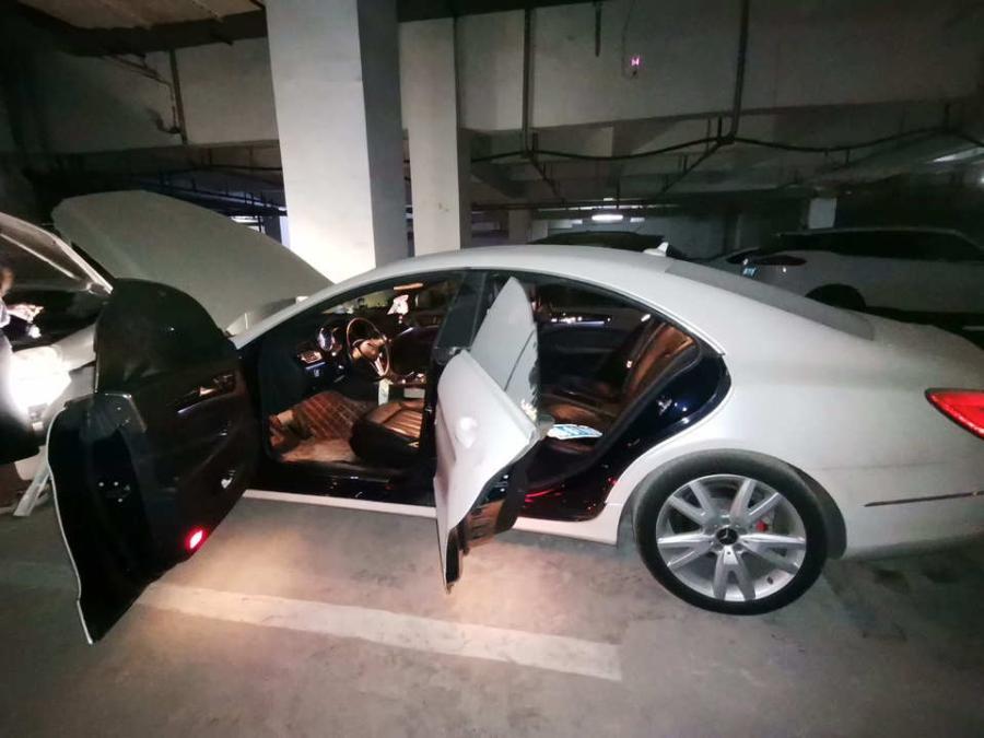 川A811UX奔驰牌小型轿车