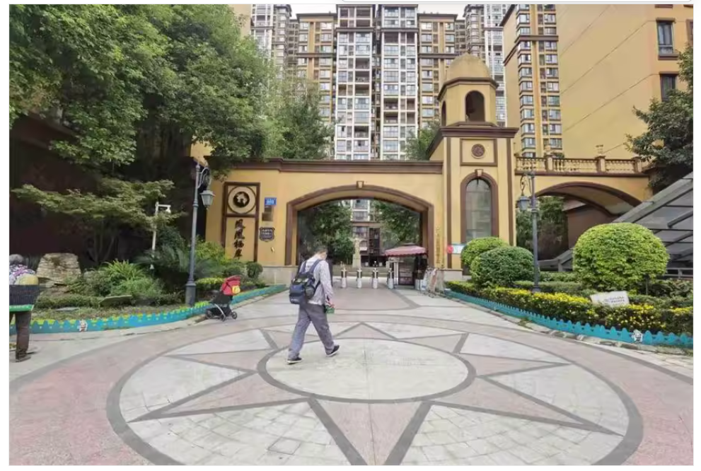 成都市温江区凤凰北大街888号3栋1单元32层3205号