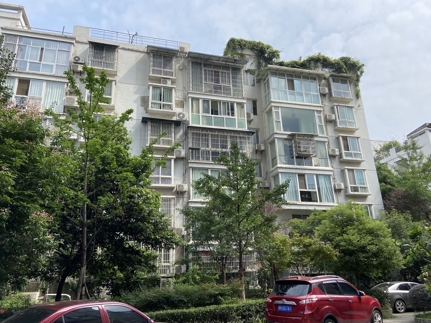 广元市利州区东坝办事处苴国路东段、滨河北路翡翠城一期1栋3-6-1号住宅