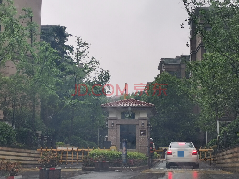 成都市龙泉驿区龙泉街道办事处龙都北路666号附山水四季城号31栋2单元2楼203号房屋