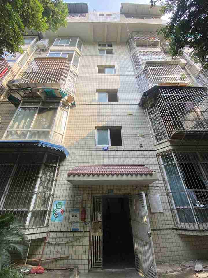 成都市新都区大丰镇三元大道大庆苑亲河名居C区2栋1单元1楼1号房屋