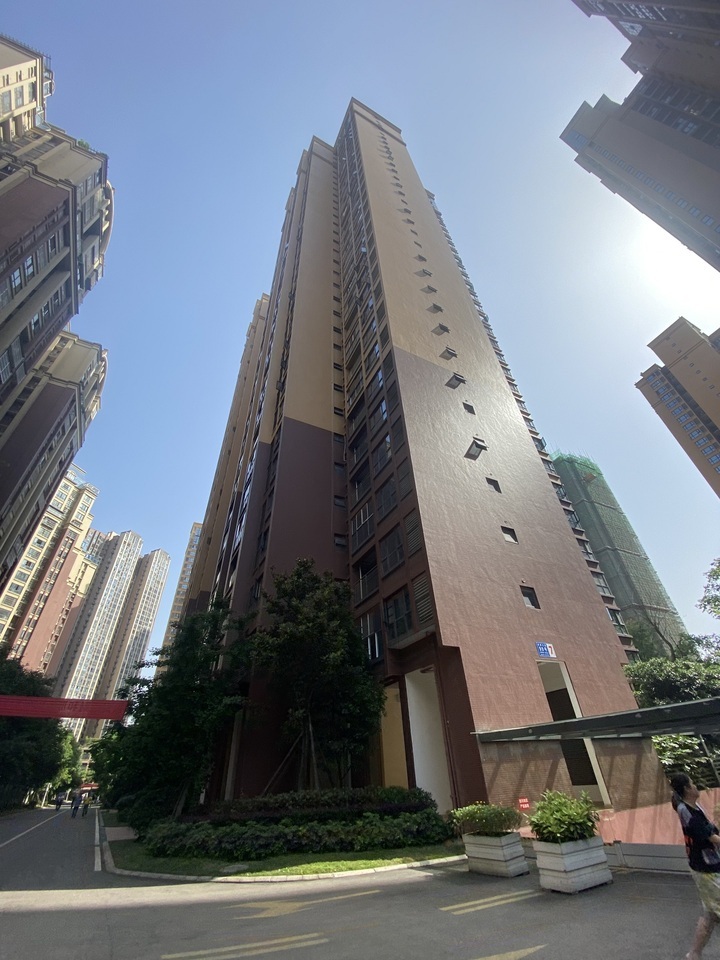 成都市龙泉驿区西河镇群辉北路99号7栋2单元6层605号房屋